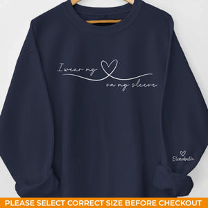 Passer du temps en famille est un cadeau - Sweat-shirt unisexe personnalisé avec motif sur la manche - Cadeau de Noël pour les membres de la famille