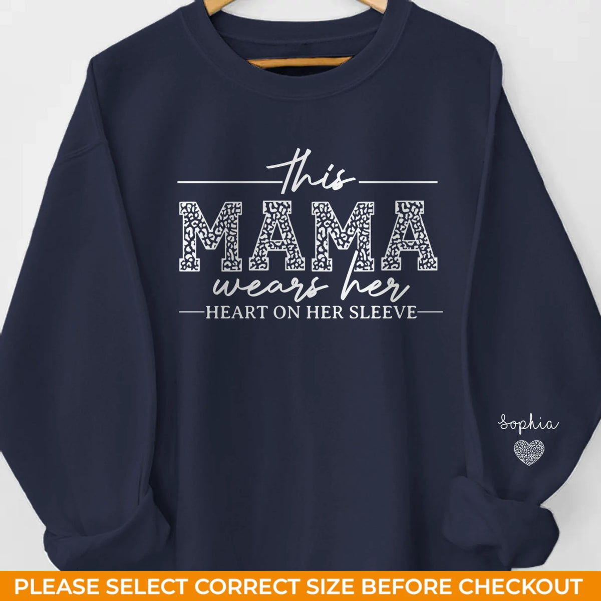 Porter l'amour dans chaque geste - Sweat-shirt unisexe personnalisé avec motif sur la manche - Cadeau pour maman, grand-mère