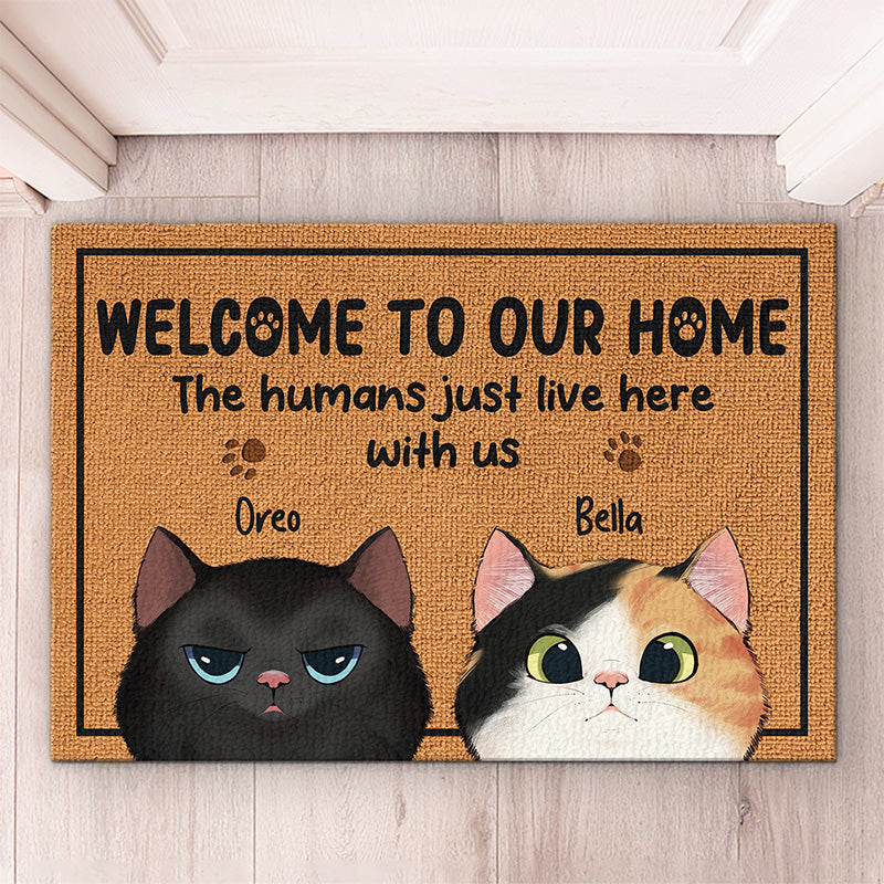 Bienvenue dans notre maison heureuse - Tapis décoratif personnalisé pour chat - Cadeau de pendaison de crémaillère pour les propriétaires d'animaux et les amoureux des animaux