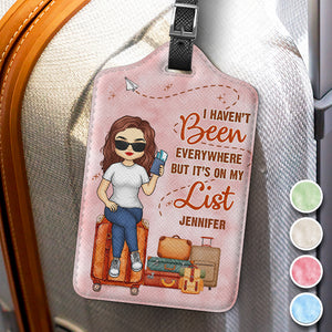 Je suis une fille qui aime voyager - Étiquette de bagage personnalisée - Cadeau de vacances, cadeau pour les amateurs de voyages d'aventure