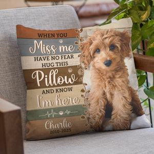 Oreiller photo personnalisé « Câlinez cet oreiller et sentez-moi ici » - Oreiller personnalisé commémoratif - Cadeau de condoléances, cadeau pour les propriétaires d'animaux de compagnie, les amoureux des animaux