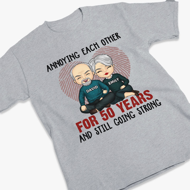 S'agacer mutuellement pendant de nombreuses années - Cadeaux d'anniversaire, cadeau pour couples, mari et femme - T-shirt unisexe personnalisé