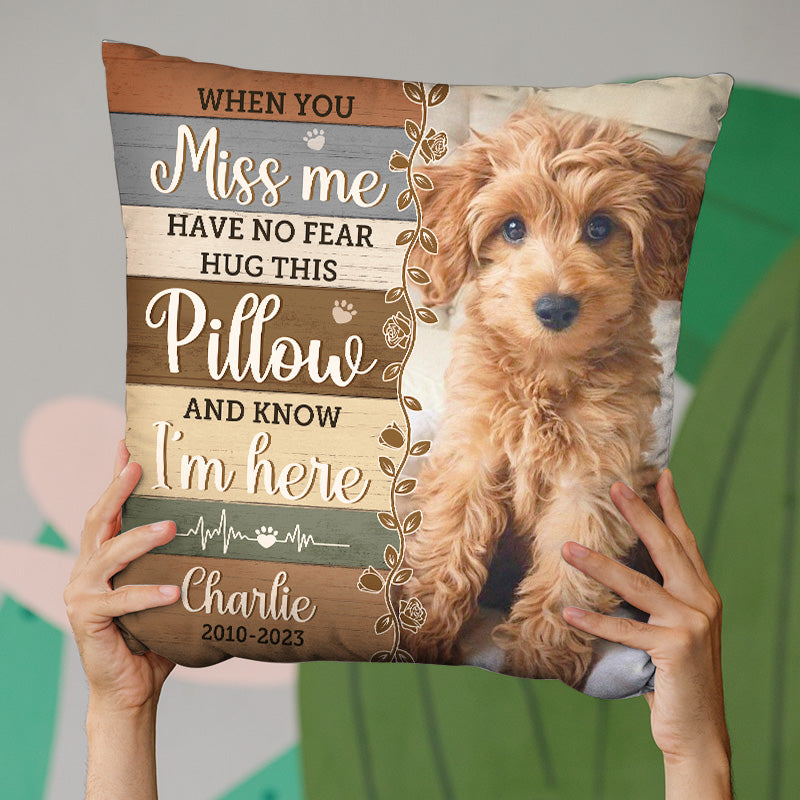 Oreiller photo personnalisé « Câlinez cet oreiller et sentez-moi ici » - Oreiller personnalisé commémoratif - Cadeau de condoléances, cadeau pour les propriétaires d'animaux de compagnie, les amoureux des animaux
