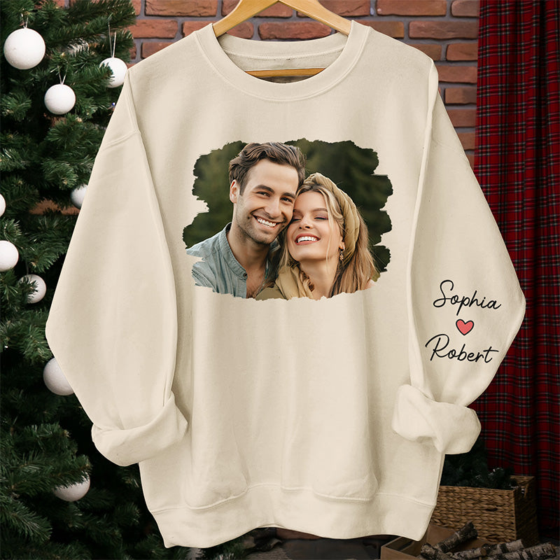 Photo personnalisée : Te rencontrer est la meilleure chose qui me soit arrivée - Sweat-shirt unisexe personnalisé avec motif sur la manche - Cadeau pour mari et femme, anniversaire