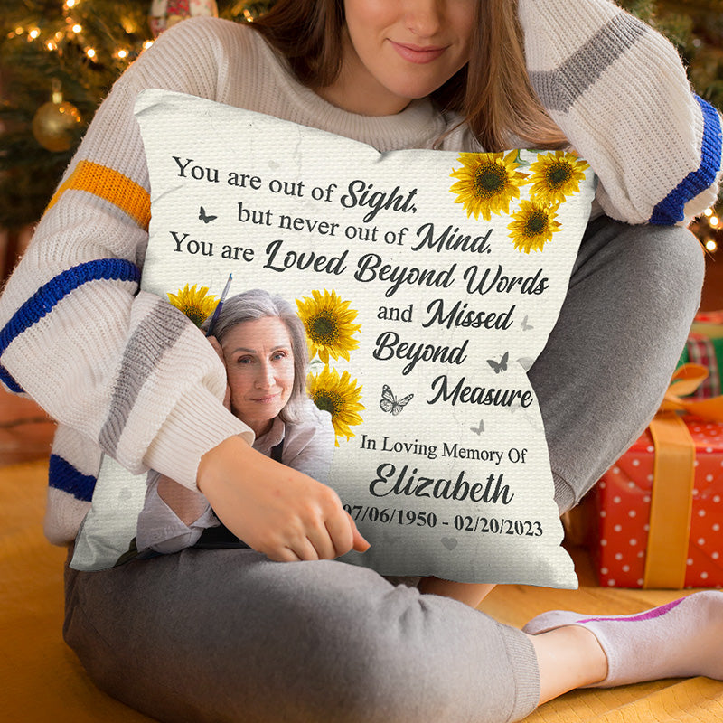 Photo personnalisée « Tu n'es jamais hors de mon esprit » - Coussin personnalisé commémoratif - Cadeau de condoléances pour les membres de la famille
