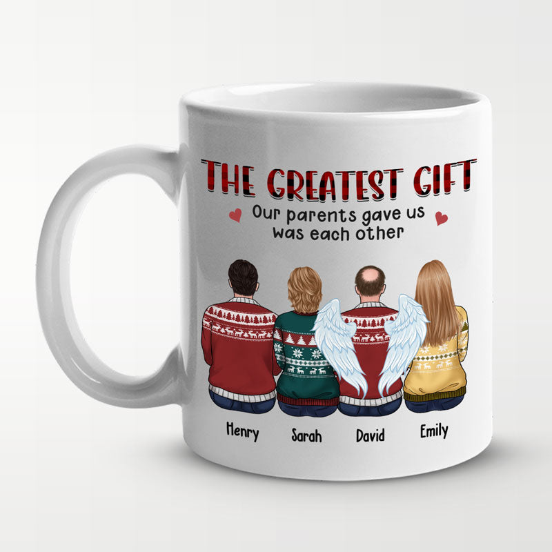 Peut-être à distance, mais jamais au cœur - Tasse personnalisée familiale - Cadeau de Noël pour frères et sœurs