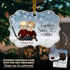 Une autre année où nous rions de nos propres blagues - Carte en bois personnalisée pour couple avec ornement amovible - Cadeau de Noël pour mari et femme, anniversaire
