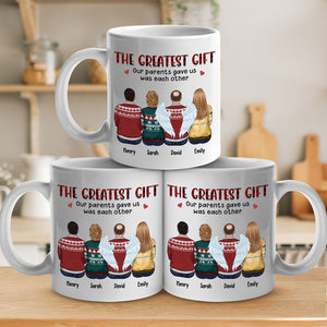 Peut-être à distance, mais jamais au cœur - Tasse personnalisée familiale - Cadeau de Noël pour frères et sœurs