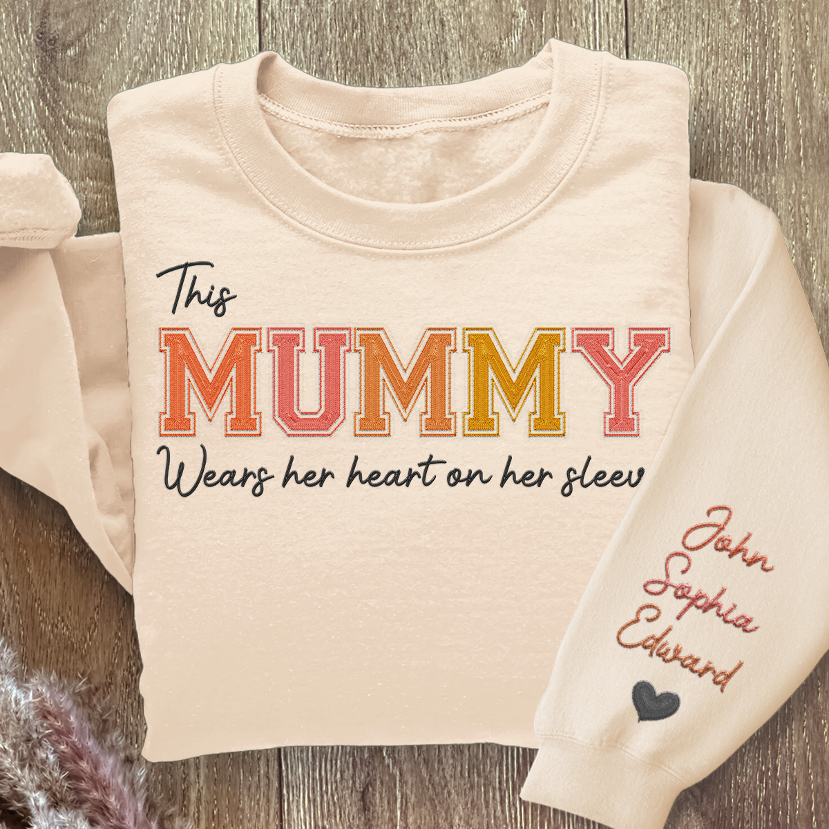 Porte son cœur sur sa manche - Sweat-shirt unisexe brodé personnalisé avec motif sur la manche - Cadeau pour maman, grand-mère