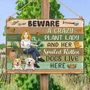 Une folle des plantes et ses animaux de compagnie - Plaque en métal personnalisée pour chien et chat - Cadeau de pendaison de crémaillère pour propriétaires d'animaux, amoureux des animaux et passionnés de jardinage
