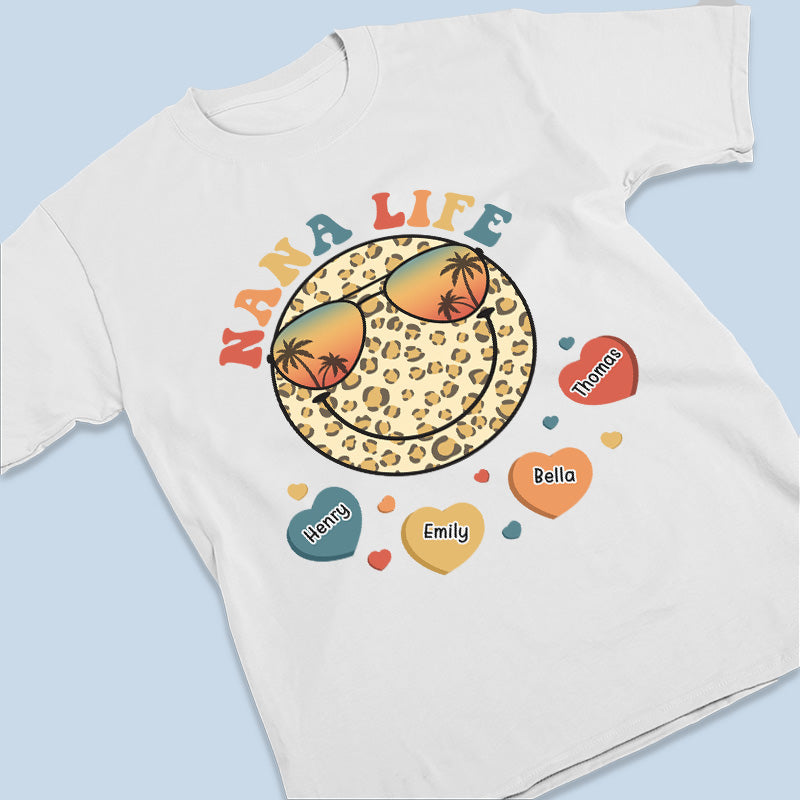 T-shirt, sweat à capuche et sweat-shirt unisexe personnalisé « Grandma Life Smiley Face » - Cadeau d'anniversaire pour maman et grand-mère