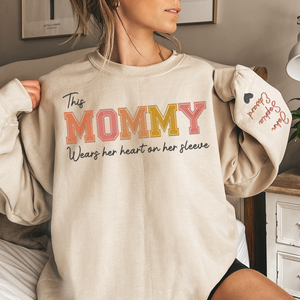 Porte son cœur sur sa manche - Sweat-shirt unisexe brodé personnalisé avec motif sur la manche - Cadeau pour maman, grand-mère