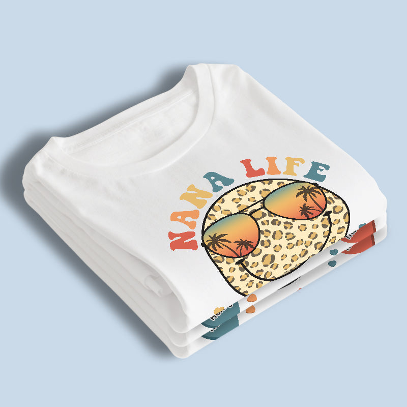 T-shirt, sweat à capuche et sweat-shirt unisexe personnalisé « Grandma Life Smiley Face » - Cadeau d'anniversaire pour maman et grand-mère
