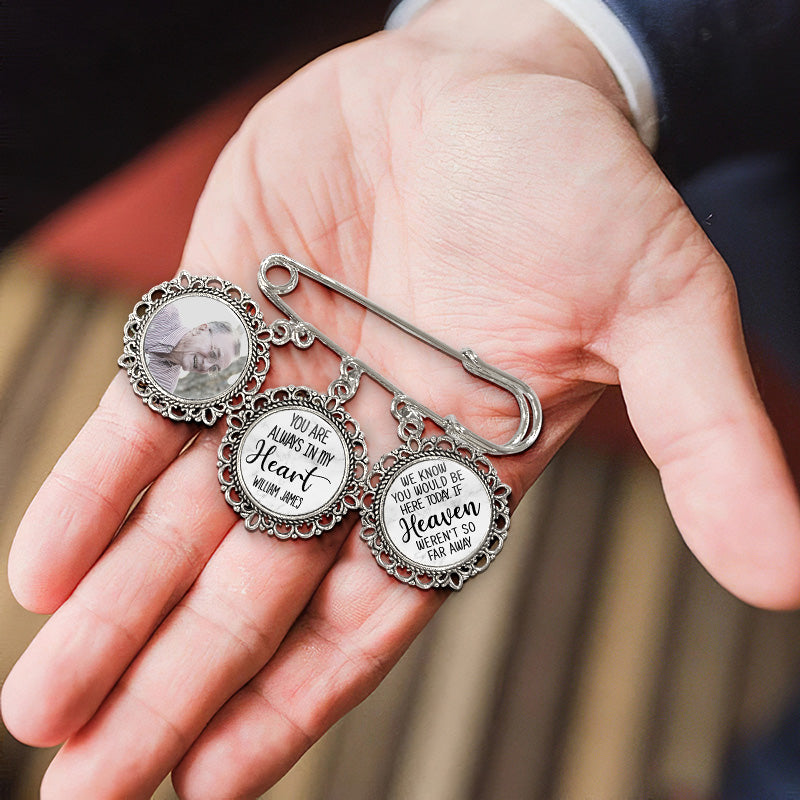 Photo personnalisée « Tu es toujours dans mon cœur » - Épingle à revers ronde personnalisée, broche - Cadeau de condoléances pour les membres de la famille
