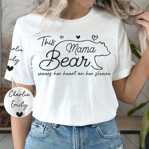 Cette maman ourse porte son cœur sur sa manche - T-shirt unisexe personnalisé avec motif sur la manche - Cadeau pour maman