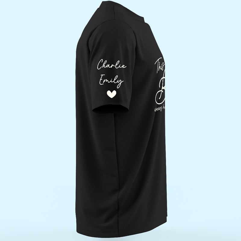 Cette maman ourse porte son cœur sur sa manche - T-shirt unisexe personnalisé avec motif sur la manche - Cadeau pour maman