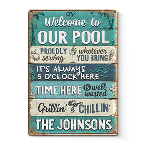Il est toujours 17 heures ici - Plaque en métal personnalisée pour la décoration intérieure de la famille - Cadeau de pendaison de crémaillère pour les membres de la famille