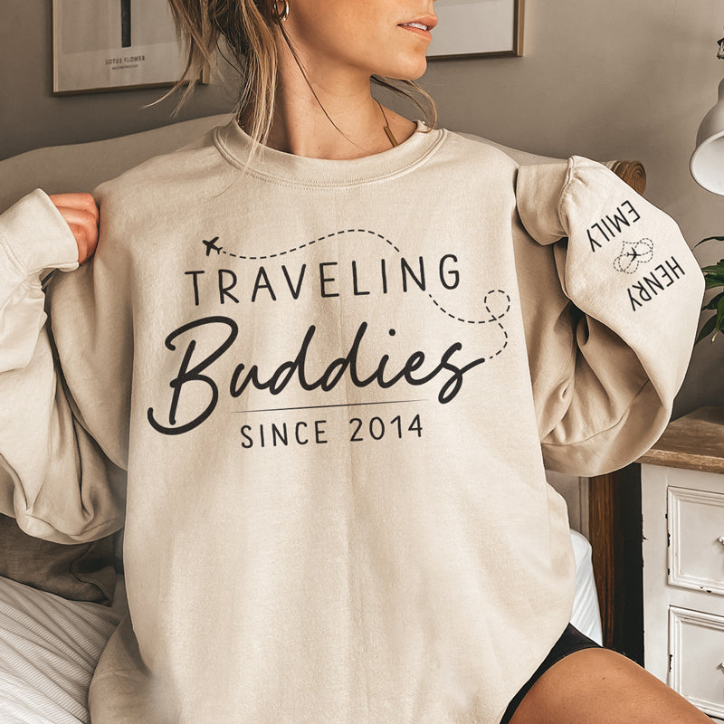 Voyager ensemble - Sweat-shirt unisexe personnalisé avec motif sur la manche - Cadeau de vacances, cadeau pour les amoureux du voyage d'aventure, mari et femme, anniversaire