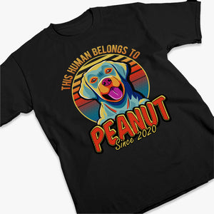 Cet humain appartient à Dog Pop Art - T-shirt unisexe personnalisé, sweat à capuche, sweat-shirt - Cadeau pour propriétaires d'animaux et amoureux des animaux