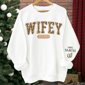 Une épouse heureuse - Sweat-shirt unisexe personnalisé avec motif sur la manche - Cadeau pour mari et femme, anniversaire