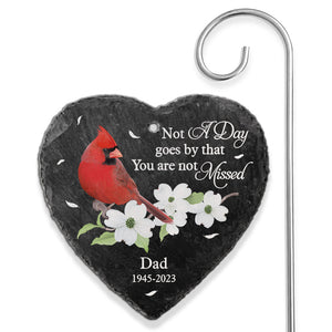 Il ne se passe pas un jour sans que vous ne nous manquiez - Mémorial personnalisé en forme de cœur avec ardoise et crochet de jardin - Cadeau de condoléances pour les membres de la famille