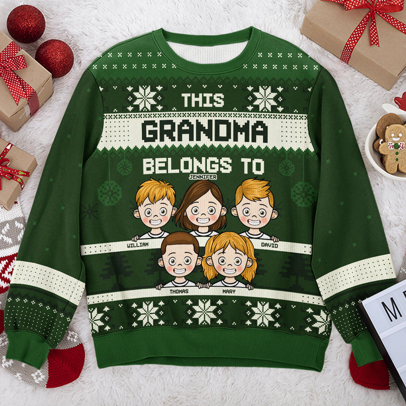Cette grand-mère appartient au style vert - Sweat-shirt moche personnalisé pour la famille - Pull en laine unisexe - Cadeau de Noël pour grand-mère et grands-parents