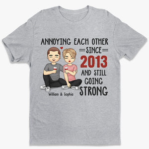 Fiers de s'agacer mutuellement - T-shirt, sweat à capuche et sweat-shirt unisexe personnalisé pour couple - Cadeau pour mari et femme, anniversaire