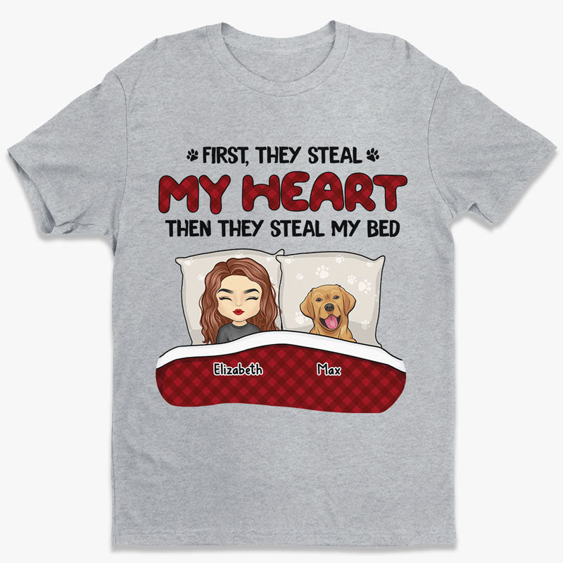 D'abord ils volent mon cœur, puis ils volent mon lit - T-shirt, sweat à capuche, sweat-shirt unisexe personnalisé pour chien et chat - Cadeau pour les propriétaires d'animaux et les amoureux des animaux