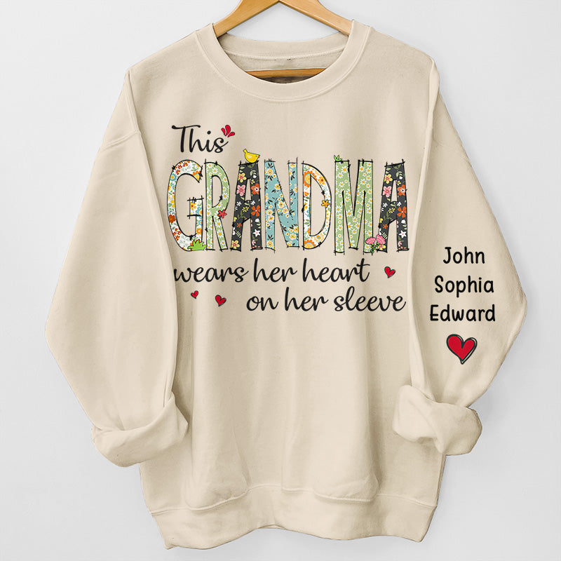 Porte son cœur sur sa manche - Sweat-shirt unisexe personnalisé avec motif sur la manche - Cadeau de Noël pour maman, grand-mère