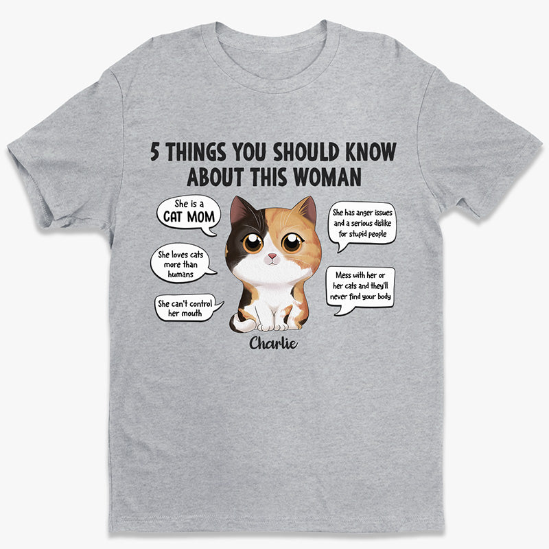 Cette femme aime les chats plus que les humains - T-shirt unisexe personnalisé avec chat, sweat à capuche, sweat-shirt - Cadeau pour les propriétaires d'animaux et les amoureux des animaux