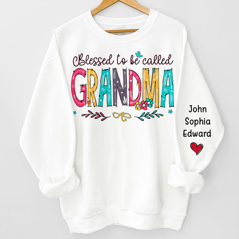 Béni d'être appelé - Sweat-shirt unisexe personnalisé avec motif sur la manche - Cadeau de Noël pour maman et grand-mère