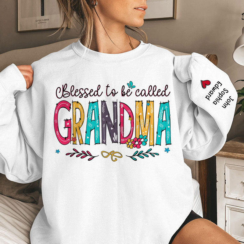 Béni d'être appelé - Sweat-shirt unisexe personnalisé avec motif sur la manche - Cadeau de Noël pour maman et grand-mère