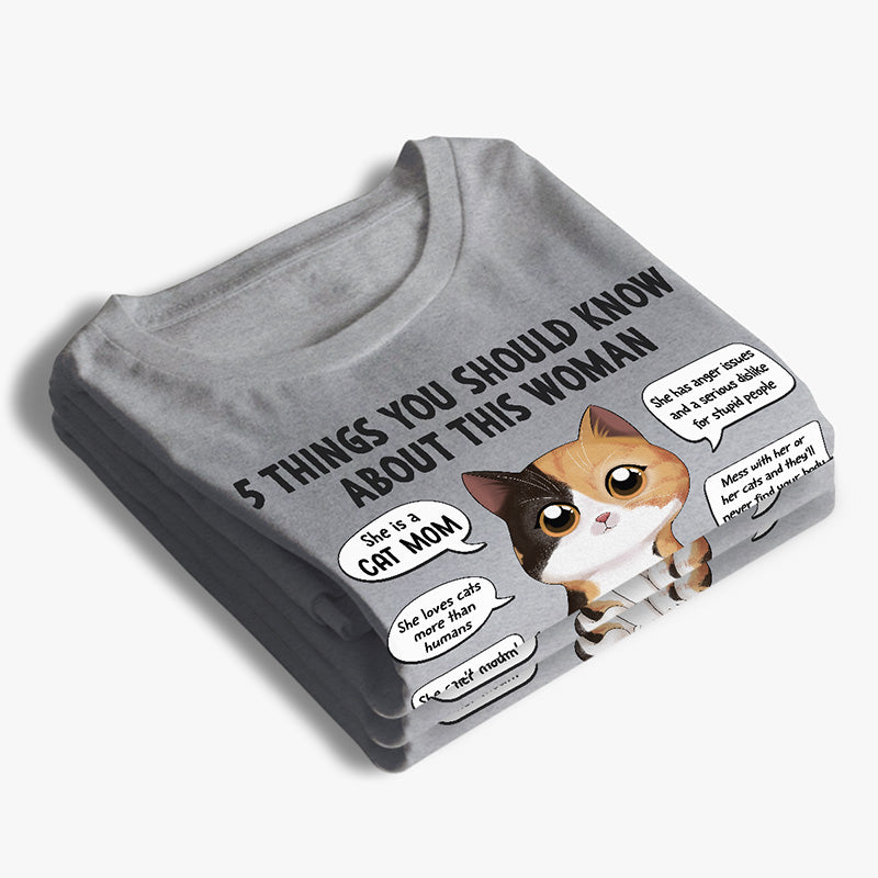 Cette femme aime les chats plus que les humains - T-shirt unisexe personnalisé avec chat, sweat à capuche, sweat-shirt - Cadeau pour les propriétaires d'animaux et les amoureux des animaux