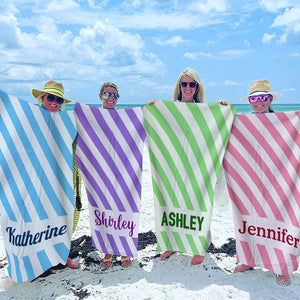 L'été est dans l'air - Serviette de plage personnalisée Bestie - Cadeau de vacances d'été, cadeau d'anniversaire à la piscine pour meilleures amies, meilleures amies, sœurs