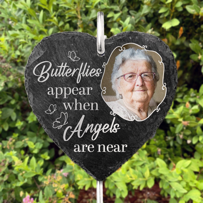Papillons photo personnalisés apparaissant à proximité des anges - Ardoise et crochet de jardin commémoratif personnalisés - Cadeau de condoléances pour les membres de la famille