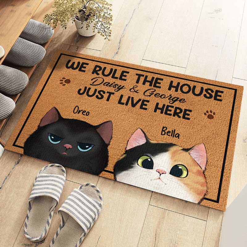 Les chats sont rois dans cette maison ! Tapis décoratif personnalisé pour chat ! Cadeau pour les propriétaires et les amoureux des animaux.