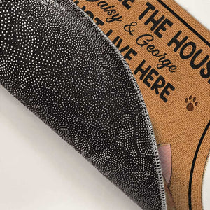Les chats sont rois dans cette maison ! Tapis décoratif personnalisé pour chat ! Cadeau pour les propriétaires et les amoureux des animaux.