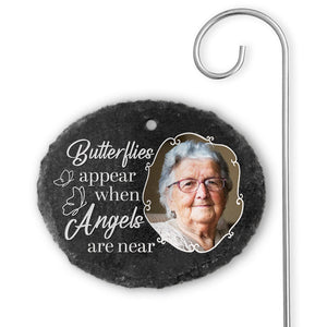 Papillons photo personnalisés apparaissant à proximité des anges - Ardoise et crochet de jardin commémoratif personnalisés - Cadeau de condoléances pour les membres de la famille
