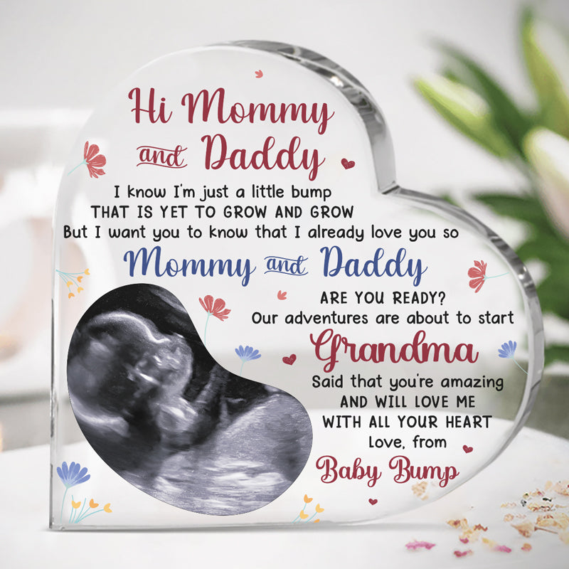 Photo personnalisée Nos aventures sont sur le point de commencer - Plaque acrylique personnalisée en forme de cœur pour famille - Cadeau de fête prénatale, cadeau pour premier papa, première maman