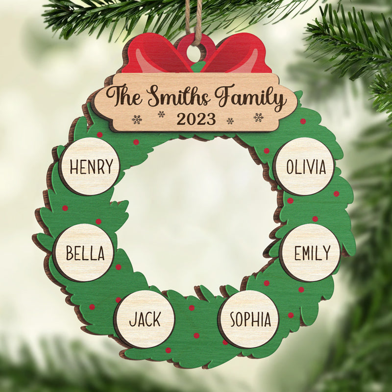 Chaque Noël, j'enveloppe ma famille d'amour - Décoration personnalisée pour la famille - Forme en bois personnalisée - Cadeau de Noël pour les membres de la famille, les propriétaires d'animaux et les amoureux des animaux