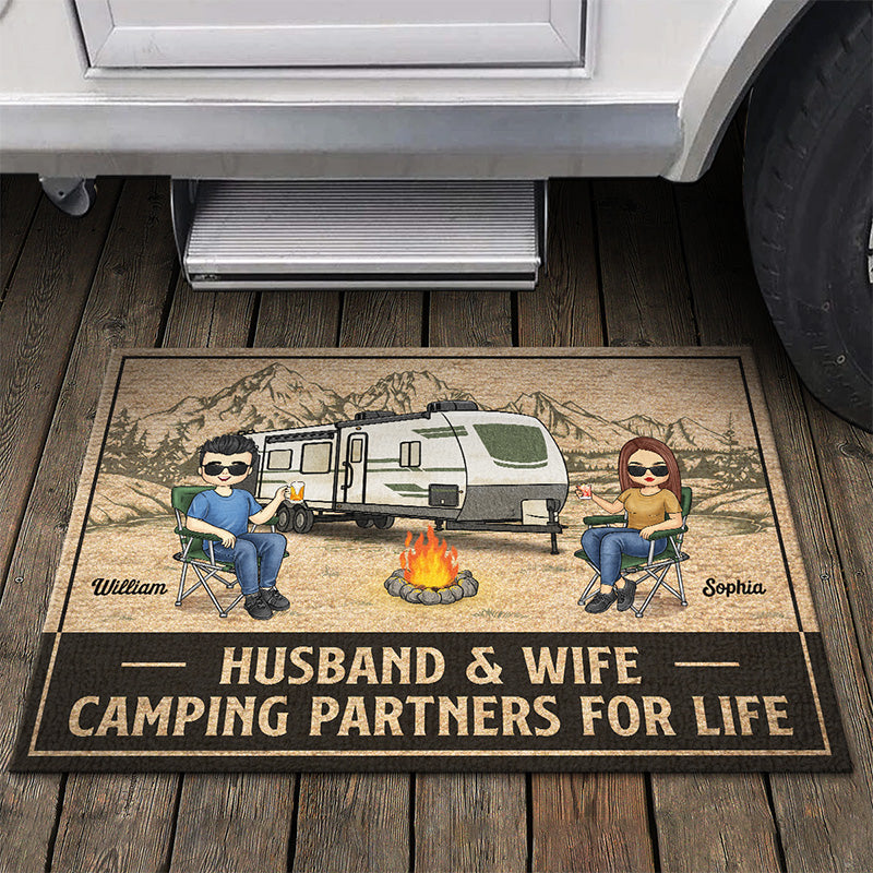 Partenaires de camping pour la vie - Tapis décoratif personnalisé pour la maison - Cadeau de pendaison de crémaillère pour mari, femme et amoureux du camping