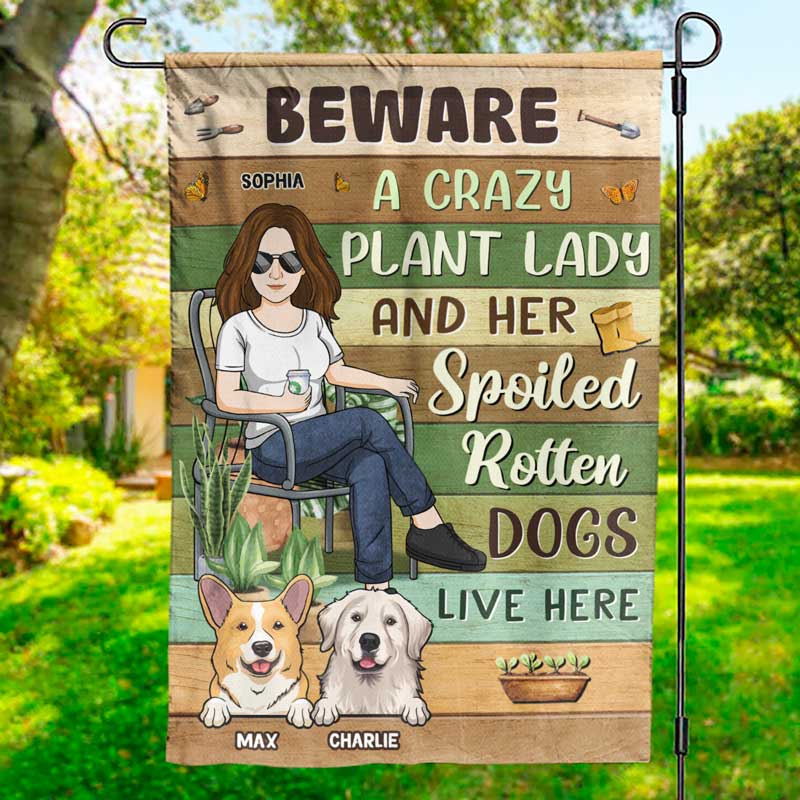 La Dame aux Plantes et ses Chiens Pourris - Drapeau personnalisé pour chien - Cadeau pour les amoureux des animaux, les propriétaires d'animaux et les amateurs de jardinage