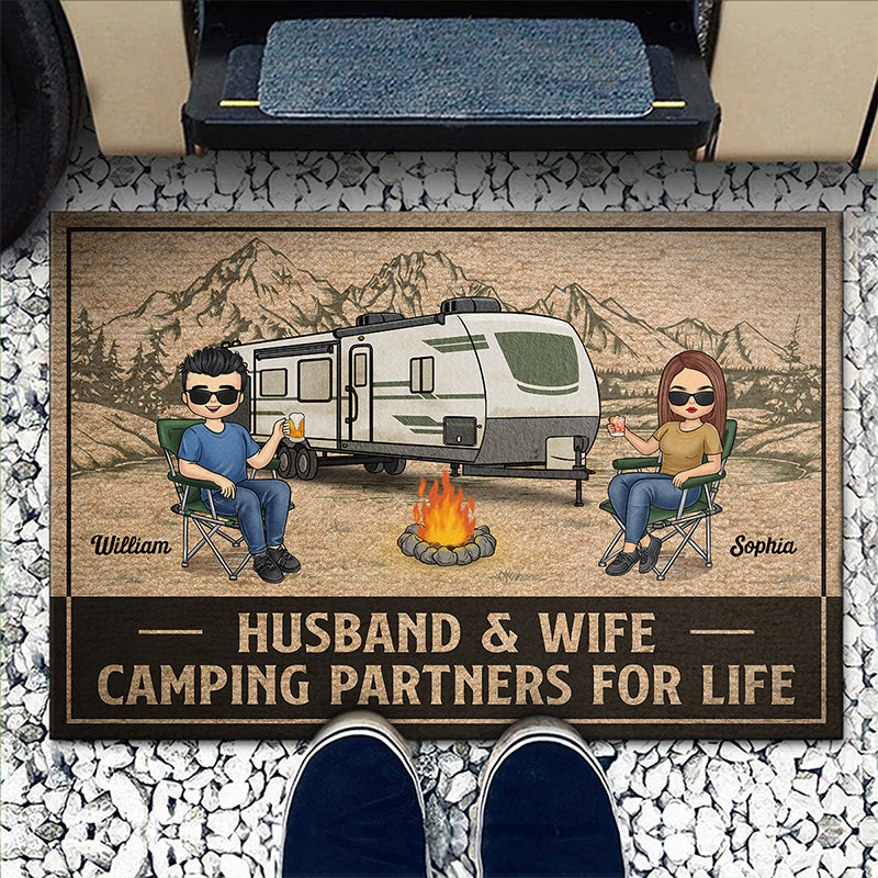 Partenaires de camping pour la vie - Tapis décoratif personnalisé pour la maison - Cadeau de pendaison de crémaillère pour mari, femme et amoureux du camping