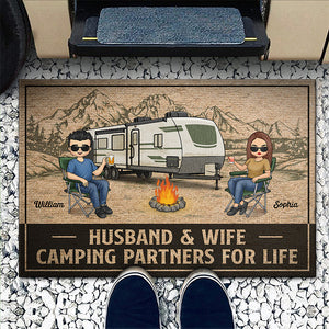 Partenaires de camping pour la vie - Tapis décoratif personnalisé pour la maison - Cadeau de pendaison de crémaillère pour mari, femme et amoureux du camping