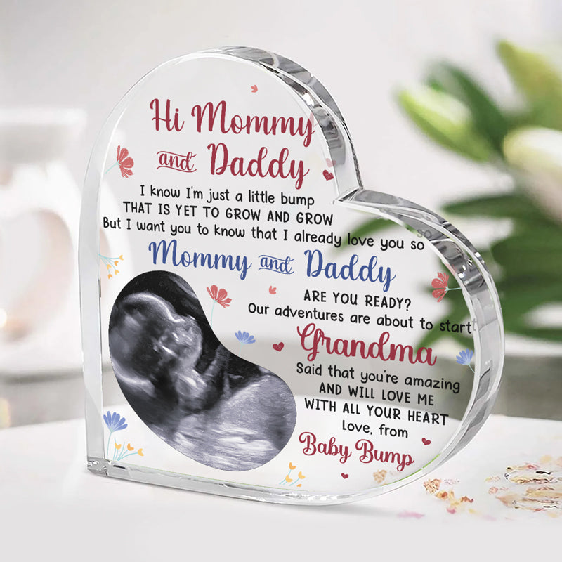 Photo personnalisée Nos aventures sont sur le point de commencer - Plaque acrylique personnalisée en forme de cœur pour famille - Cadeau de fête prénatale, cadeau pour premier papa, première maman