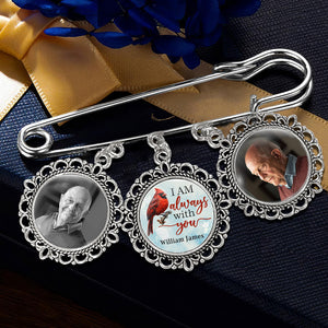 Broche personnalisée avec photo « Je suis toujours avec toi » - Épingle à revers ronde personnalisée - Cadeau de condoléances pour les membres de la famille