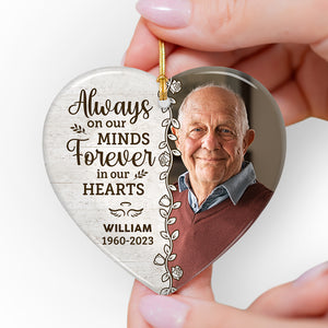 Photo personnalisée toujours dans nos esprits pour toujours dans nos cœurs - Ornement personnalisé commémoratif personnalisé - En forme de cœur en céramique - Cadeau de Noël, cadeau de condoléances pour les membres de la famille
