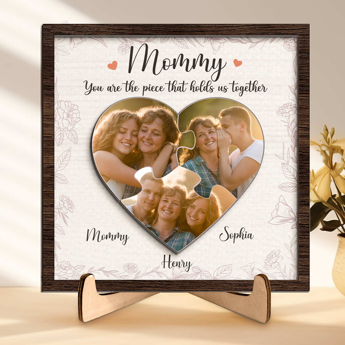 Photo personnalisée « Le plus beau chef-d'œuvre du cœur » - Plaque en bois personnalisée à 2 couches avec support pour famille - Cadeau de pendaison de crémaillère pour maman et grand-mère