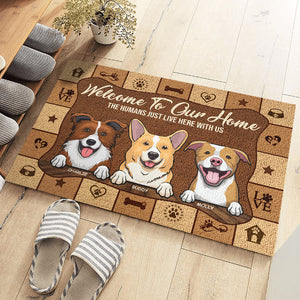 Les humains vivent ici avec nous - Tapis décoratif personnalisé - Cadeau pour les amoureux des animaux