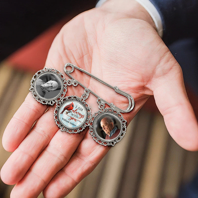 Broche personnalisée avec photo « Je suis toujours avec toi » - Épingle à revers ronde personnalisée - Cadeau de condoléances pour les membres de la famille